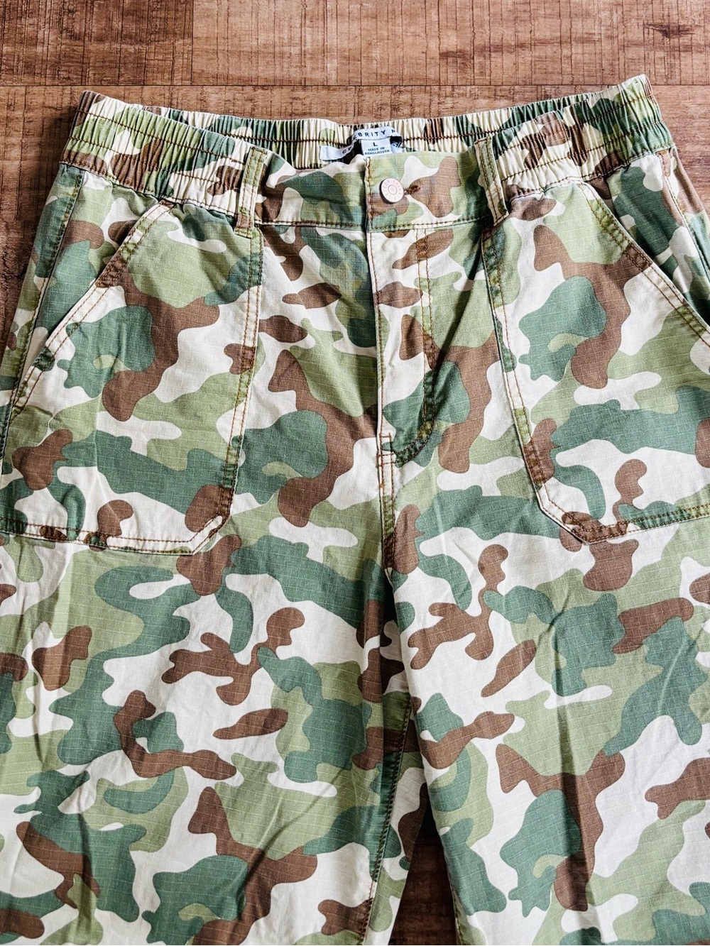 Celebrity Pink Green Camoflauge Cargo pants size L 16" waist x 27" inseam - Picture 3 of 5